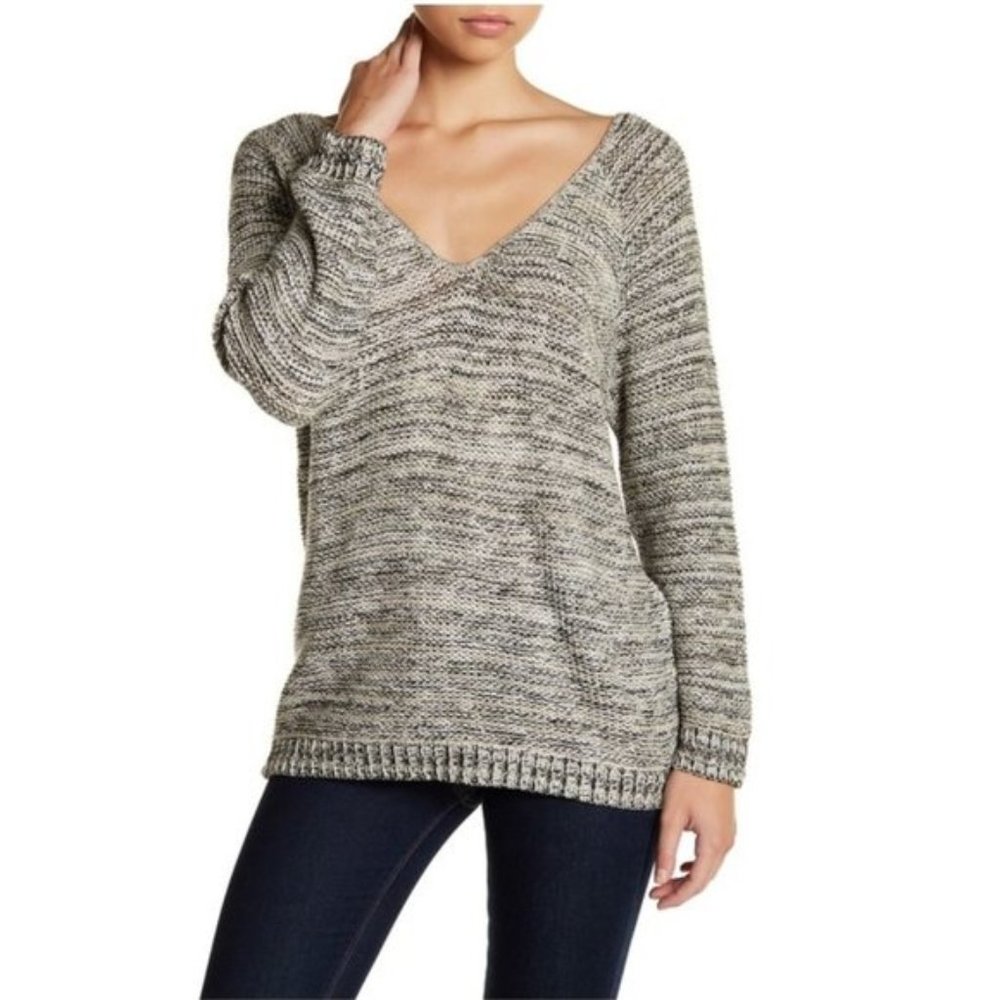 SUSINA Deep V-Neck Strap Back Sweater